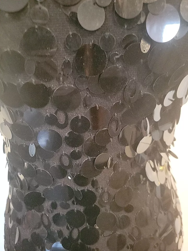 **Nuevo con etiquetas** Vestido negro con lentejuelas Arden B talla M elástico Foto 2 de 4