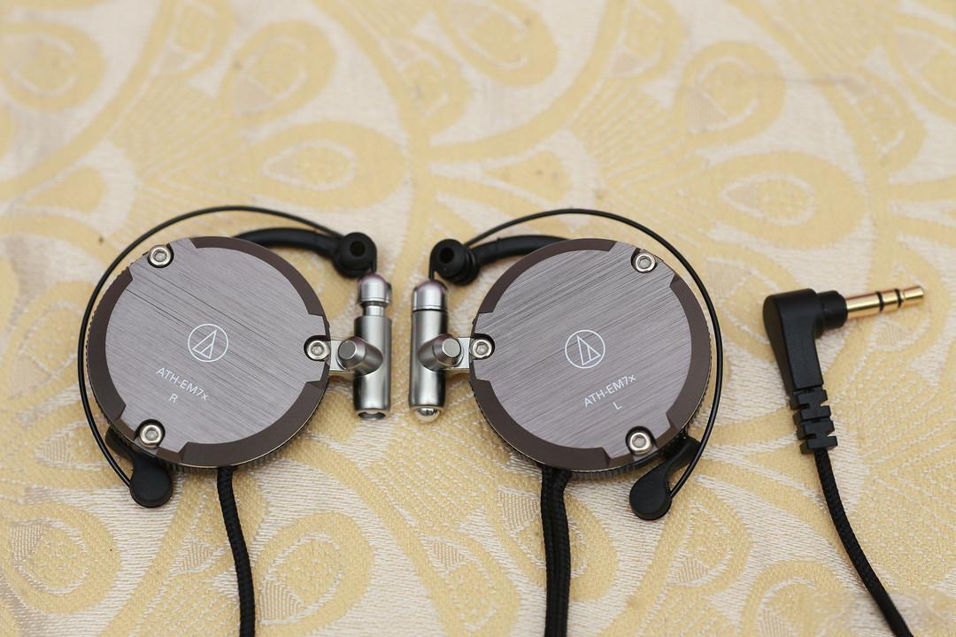 Audio-Technica ATH-EM7X Import Series Adjustable Aluminum Audio-Technica ATH-EM7X Import Series Adjustable Aluminum