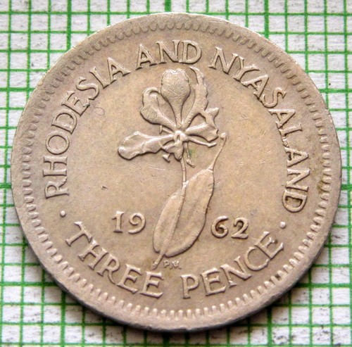 RHODESIA & NYASALAND ELIZABETH II 1962 3 PENCE THREEPENCE, FLAME LILY FLOWER