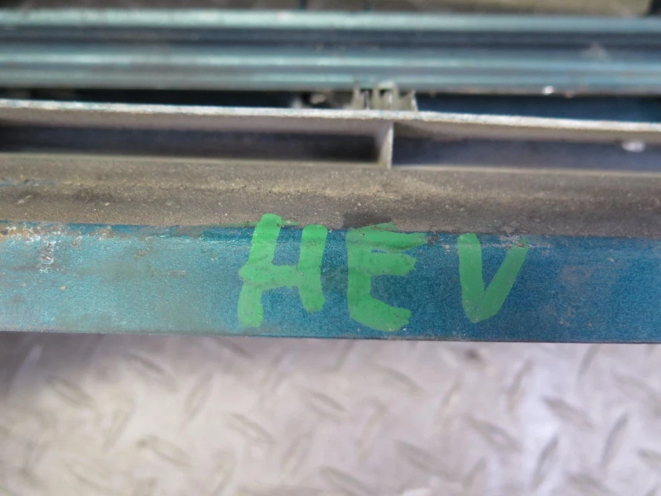 99-03 VW EUROVAN T4 RADIADOR DELANTERO REJILLA SUPERIOR VERDE PERLA 701853653D OEM Foto 2 de 4