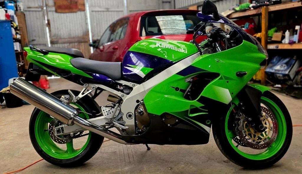 R Kawasaki ZX-9R Review (1994-1997) + Buying Guide & Tips