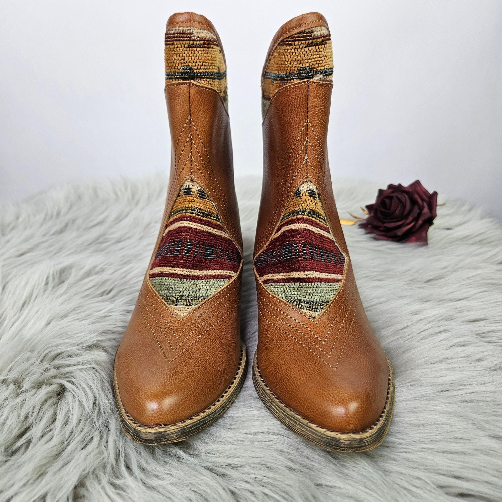Sbicca Brown Leather Ankle Boots Size 7 Boho Southwestern Embroidered Block Heel