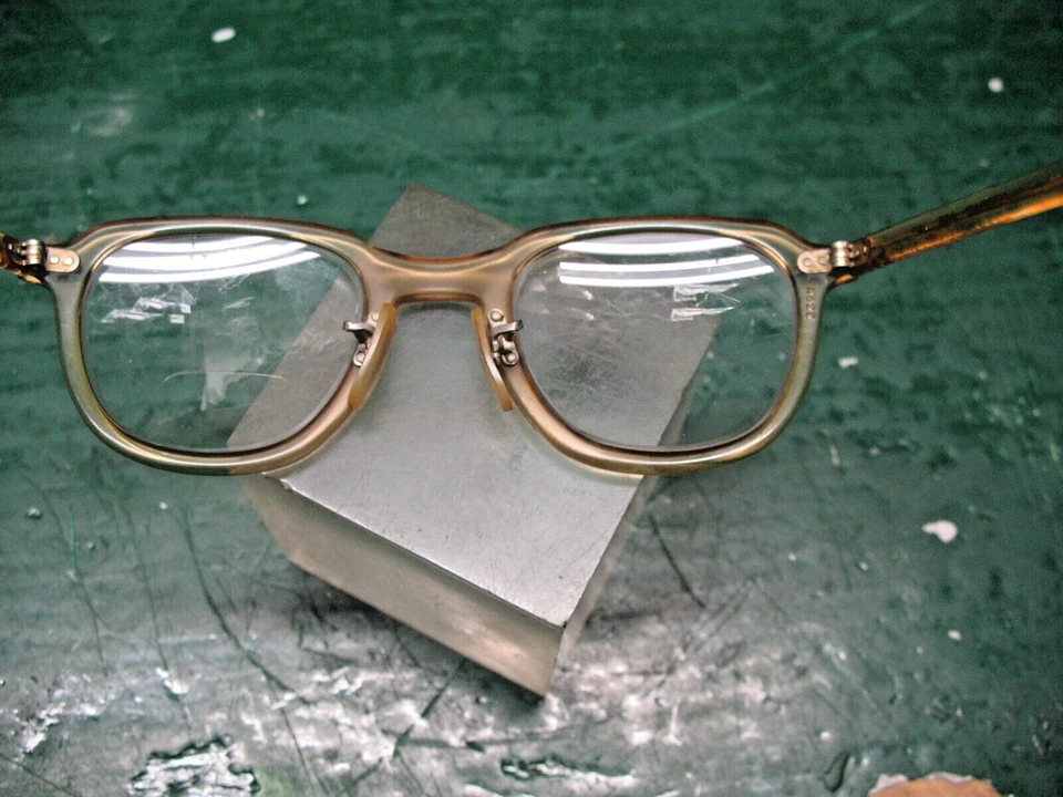 GAFAS DE SEGURIDAD B&L 5 3/4 Nº MARCOS ROSA RUBOR 4622 DE COLECCIÓN Foto 2 de 4