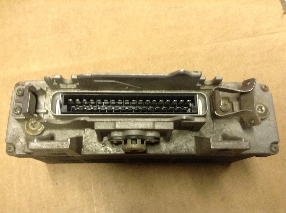 84 85 86 87 Mercedes Benz 300D 190D 300E ABS Electrical Chassis Control Module - Image 4 of 4