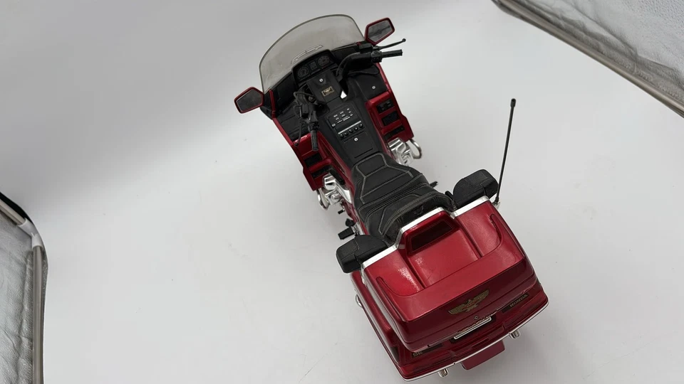  GUI0002F Guiloy Hondo GL1500 SE Goldwing 1/6 impolverata - Immagine 3 di 4