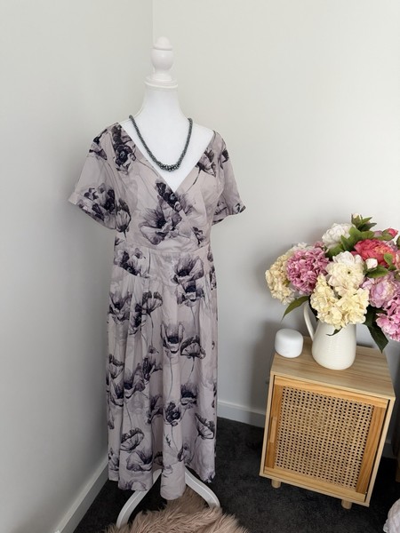 Wayward Fancies Grey/Purple Floral V-Neck Short Sleeve Pleated Midi Dress 22