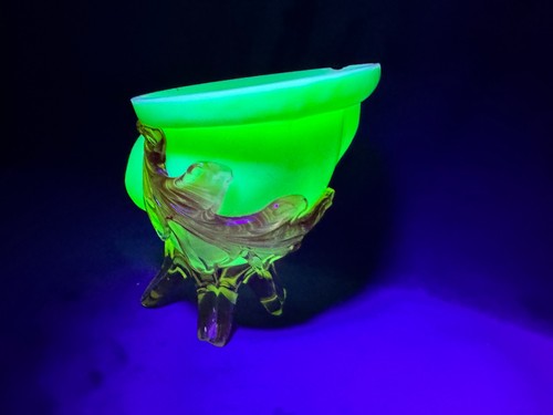 Uranium Glass Stevens & Williams Art Glass Cornucopia Vase Cadmium Motif Antique - Picture 10 of 23
