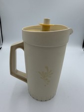 Tupperware 1-Quart Almond Pitcher #874-8 with...