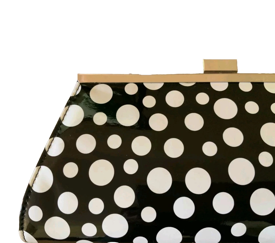 Bolso Bandolera Neiman Marcus Lunares Blanco y Negro Retro Charol Foto 3 de 4
