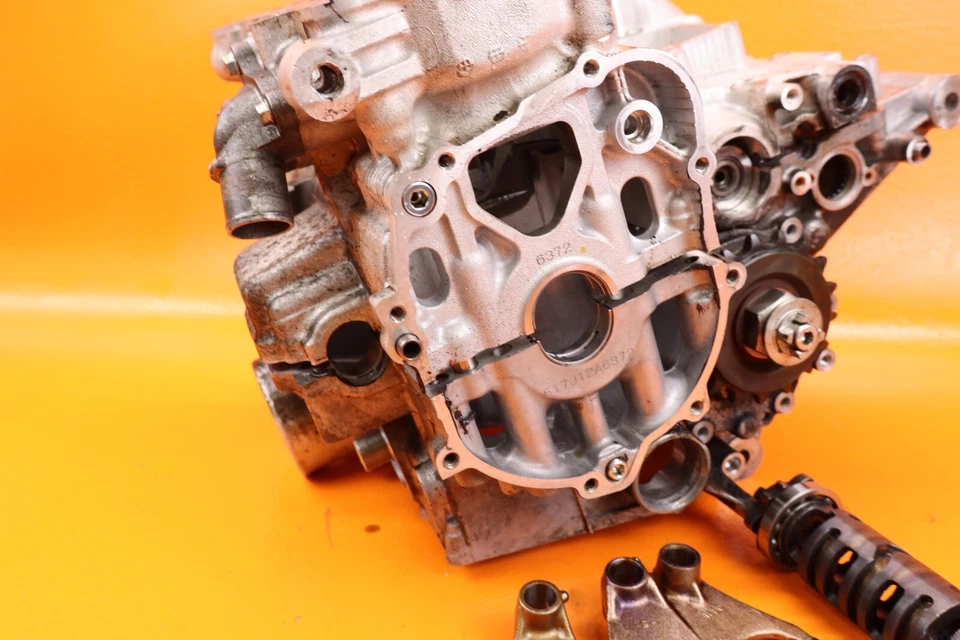 2018 Suzuki GSXR750 Engine Cases Transmission - Imagem 3 de 4