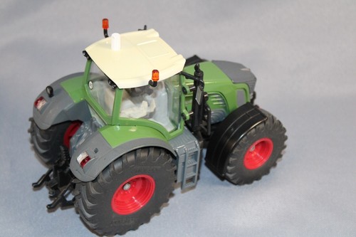 Siku 3258 Fendt 936 Vario Tractor Siku Farmer Serie Escala 1/32 - Imagen 2 de 3