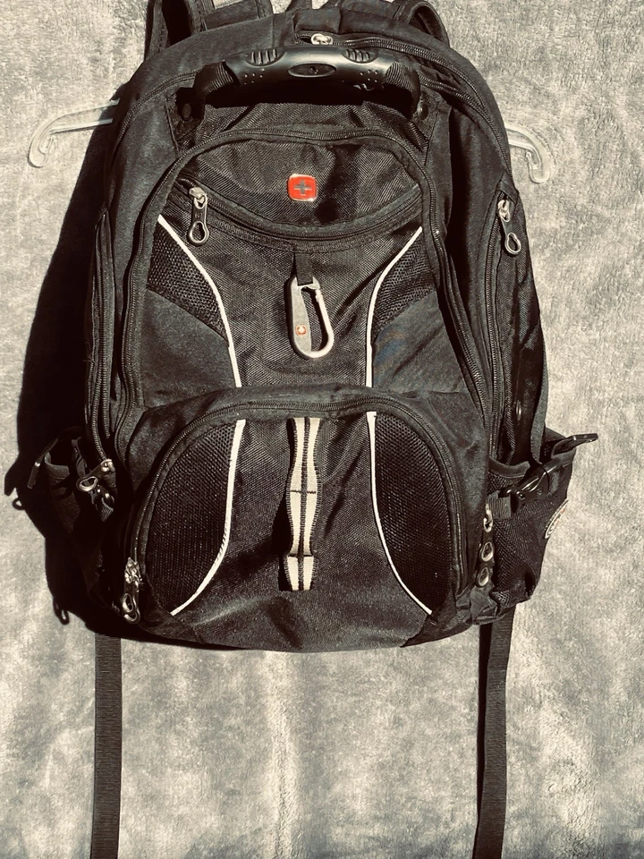 Mochila para portátil SWISSGEAR Scan Smart TSA 17,5" negra - ¡Todos los bolsillos imaginables! Foto 2 de 4
