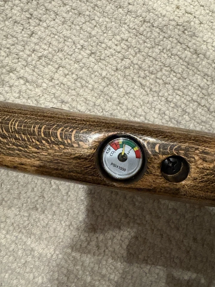 Rifle de aire comprimido Benjamin Discovery .22 PCP con bomba, mira telescópica y pellets Foto 4 de 4