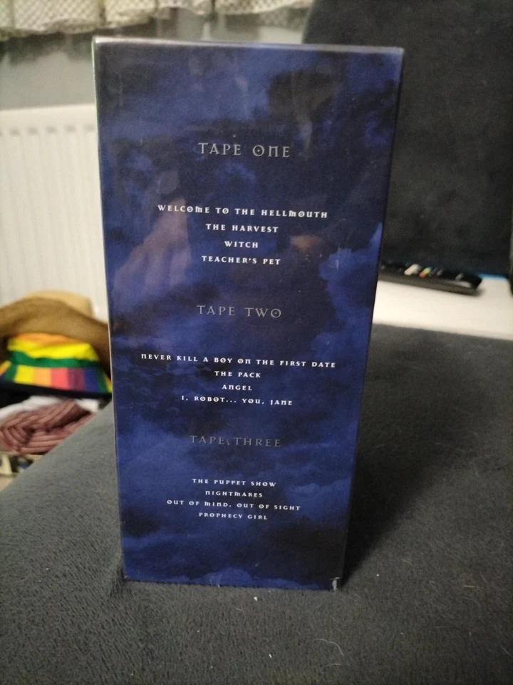 BUFFY THE VAMPIRE SLAYER SEASON ONE VHS BOX SET SEALED - Image 3 of 4