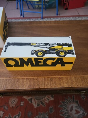 P&H OMEGA ROUGH TERRAIN CRANE 1/50 SCALE MODEL 