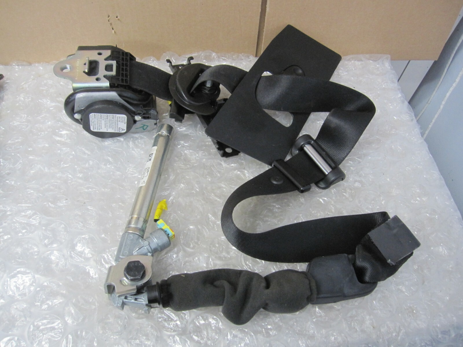 2017-2020 MASERATI GHIBLI S Q4 FRONT Passenger SEATBELT RETRACTOR PRETENSIONER
