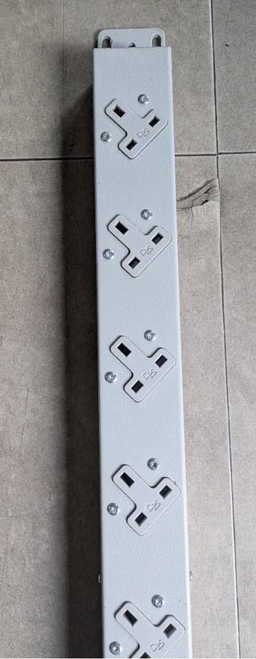 15 way Steel UK PDU VERTICAL MOUNT 19" Rack Power Distribution Unit - Image 3 of 4