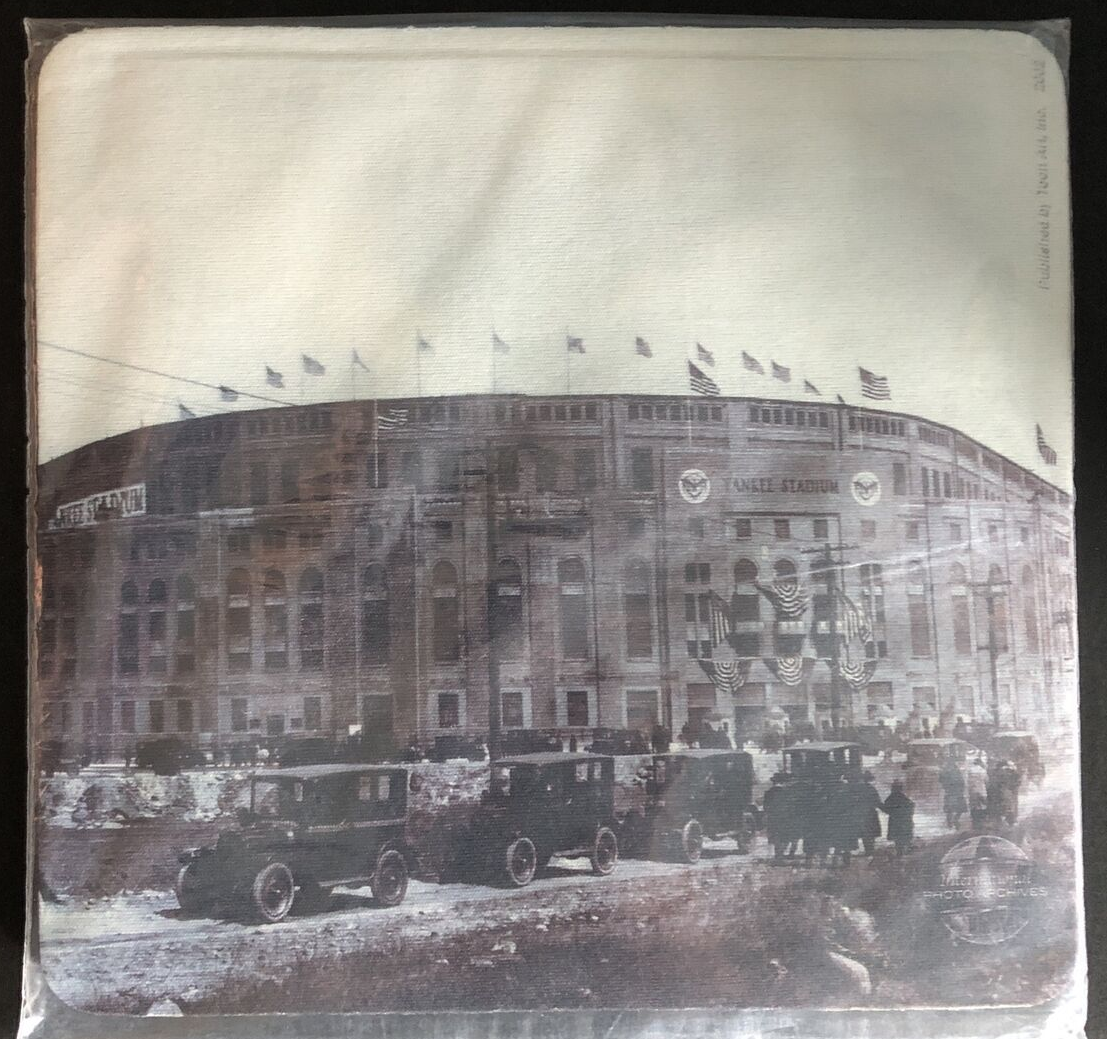 【希少】ヤンキースYankee Stadium ラグマットUSA製 ヴィンテージ Vintage Old Yankee Stadium - Deluxe Quality, Non-Skid Base - NEW