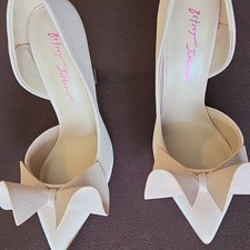 Betsey Johnson Womens Champagne Glitter Bow Pointed Toe Slip-On Pumps US 9