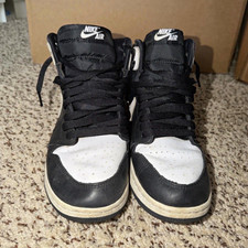 Imagen de Nike Air Jordan 1 Mid Top Black/White Colorblock Lace-Up Basketball Sneakers