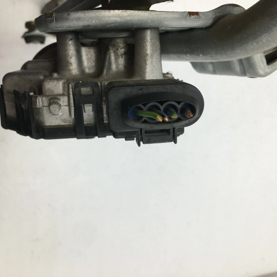 Volkswagen Passat GLS 2001-2005 motor limpiaparabrisas con acoplamiento OEM Foto 4 de 4