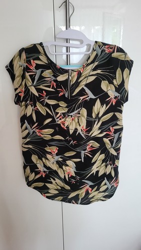 Only Damen Bluse T-Shirt Sommer Shirt Kurzarm Blumen Schwarz Reißverschluss 34 - Bild 2 von 6