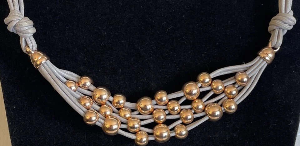 Collar moderno Milor Italia cuentas de bronce y cuero gris anudado 18""L Foto 2 de 4