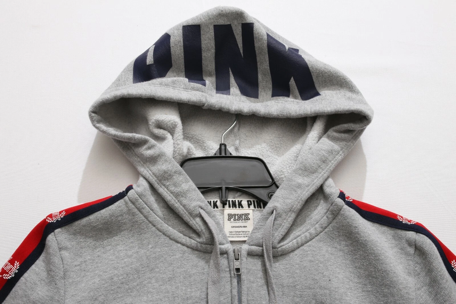 UNDERCOVER Felpa con cappuccio e zip grigia ROSA Victorias Secret usata in ottime condizioni taglia S rossa