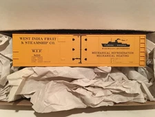 HO Accurail 8320 West India Fruit & Steamship 40’ Steel Reefer Kit WIF #800