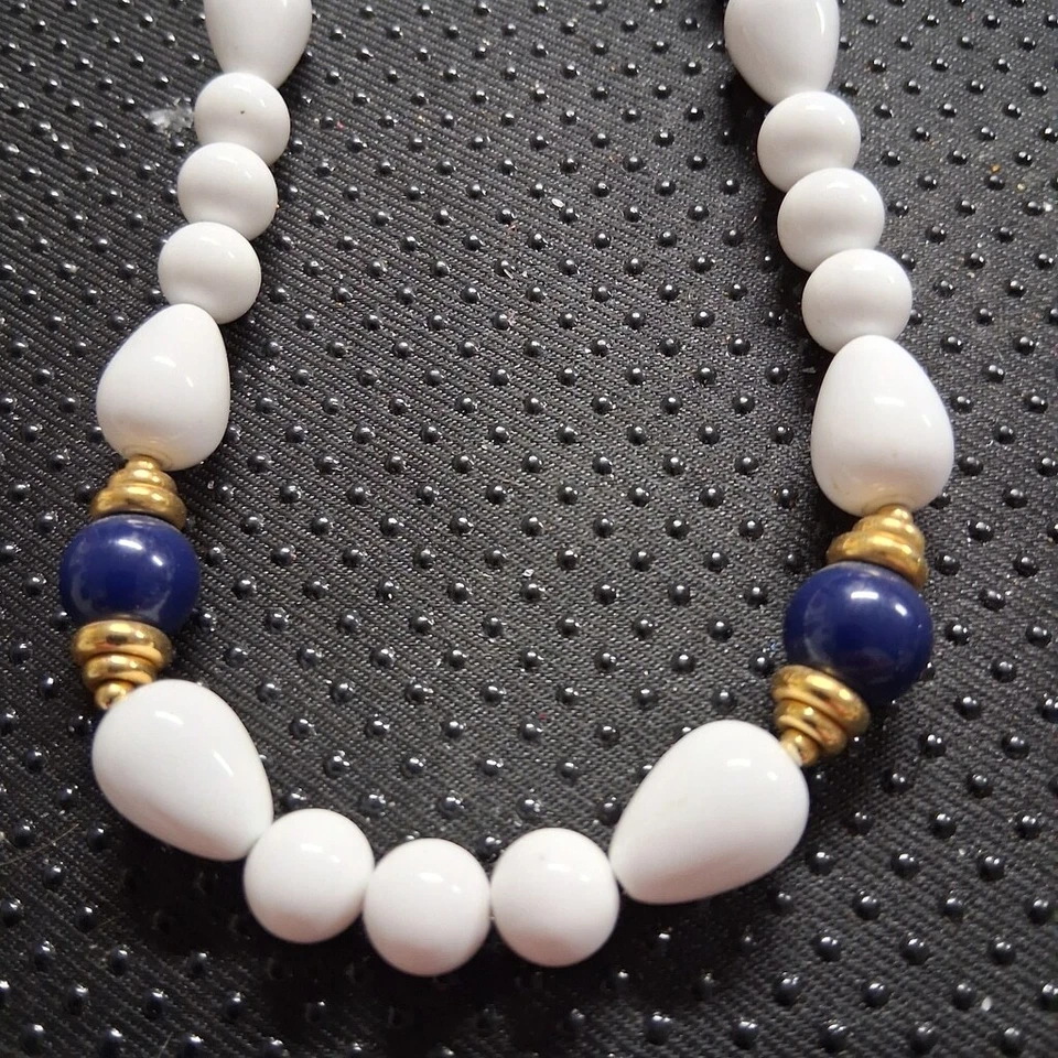 Collar de cuentas vintage Lucite oro blanco azul Foto 2 de 3