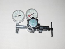 g5 Victor 1 LPM, 4000 psi Oxygen Regulator w/pin indexed yoke connection