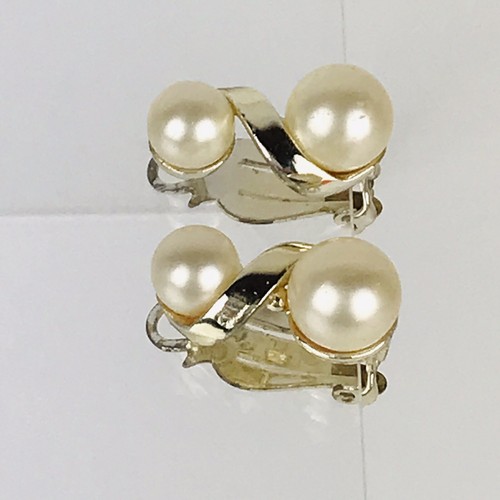Marvella Signed Faux Pearl Swirl Clip On Earrings Gold Tone 7/8” x 1/2” - Picture 2 of 6