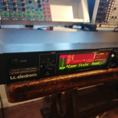 T.C. Elektronisches Triple C Multi-Band und Envelope Kompressor Rack U1