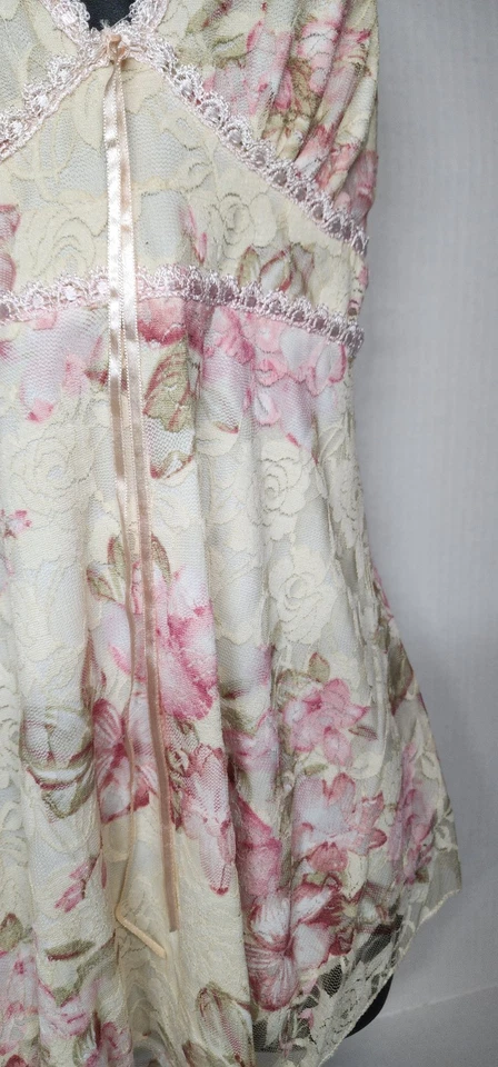 美丽复古上衣 M 码 Lia Lee 流动丝绸花边小屋核心破旧别致  — 第 3/4 张图片