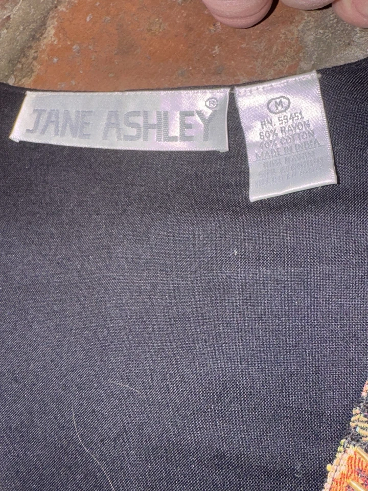 Jane Ashley Vintage Women’s Floral Tapestry Vest 4 Button Size M - Image 4 of 4