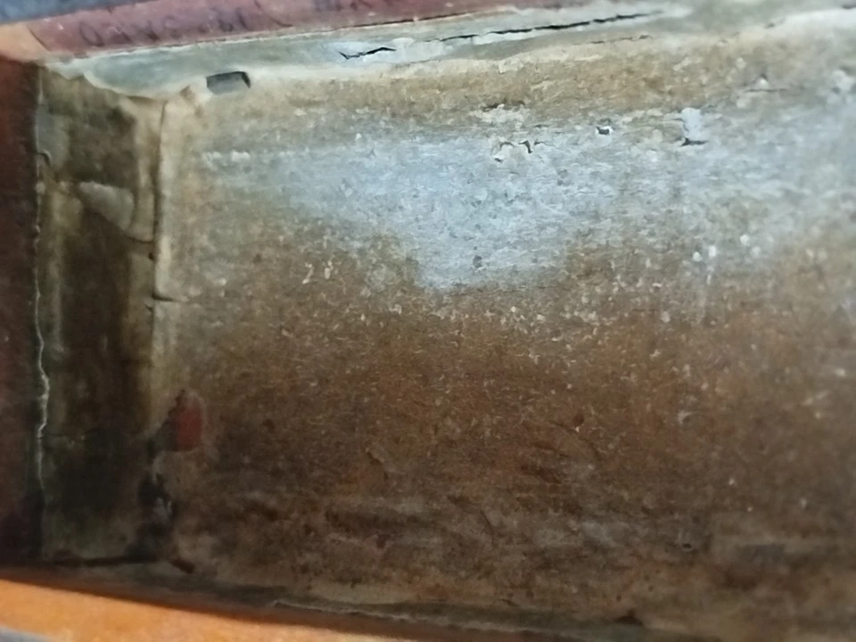 boite tabatière ouvragée bois Christ crucifié 18 ème siècle 1768 - Photo 4/4
