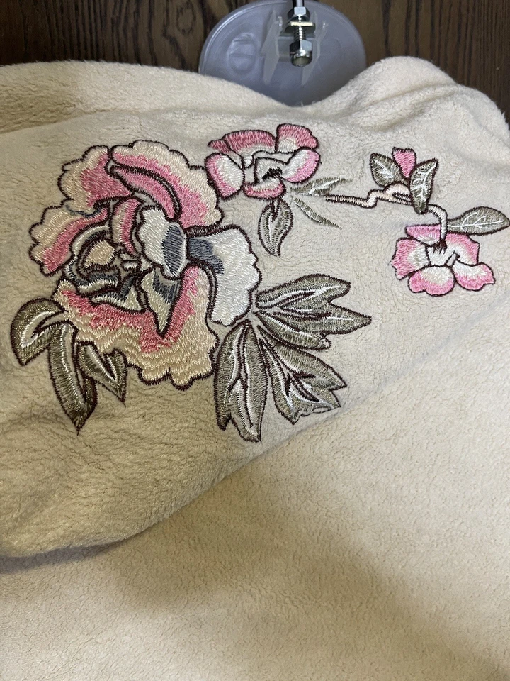 Sudadera Pullover Rue 21 Talla S Bordada Capucha Color Crema Suave Rosa Flores Foto 3 de 4