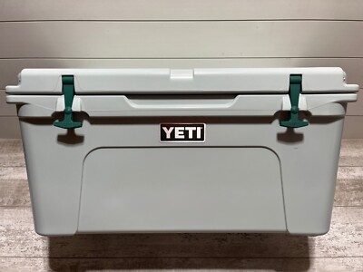 YETI TUNDRA 65 VERY RARE LTD ED RETIRED COLOR CUSTOM  SAGEBRUSH GREEN!  NWOTs