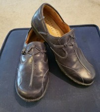 Clarks Unstructured Womens Sz 7M Slip On Casual Loafers Leather Shoe 62358