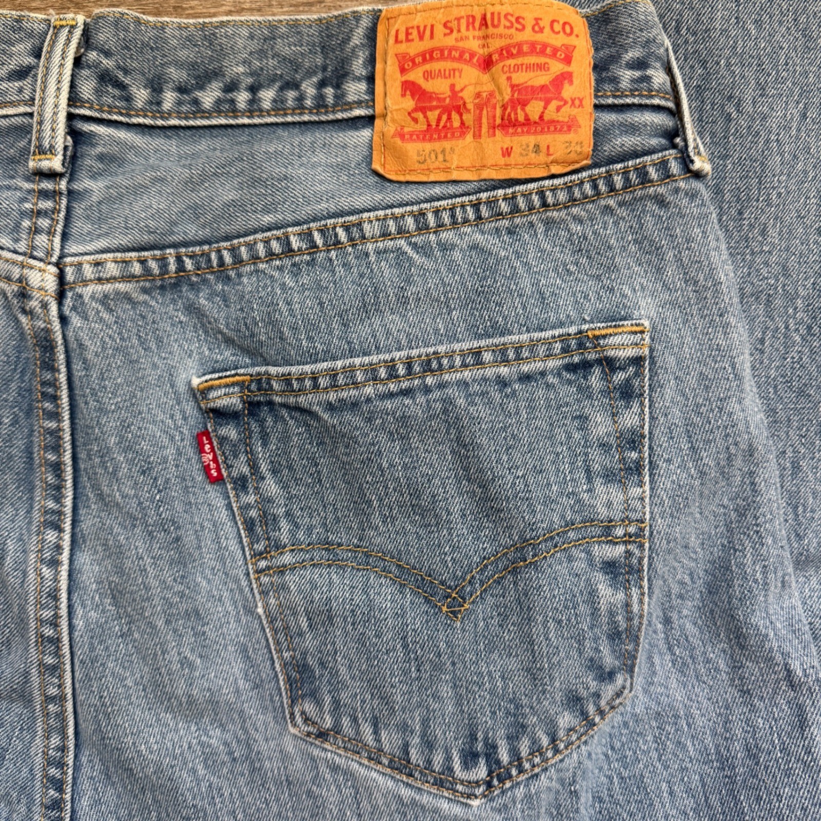 Levi Strauss 501 Mens Light Wash Button Fly Denim Jeans W34 L30 thumbnail 3