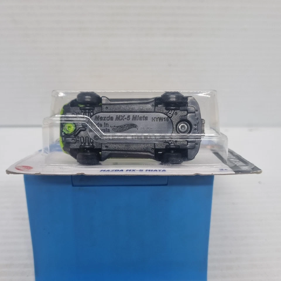 Hot Wheels Dream Garage Verde Mazda MX-5 Miata HYX57 2024 Legends Tour Novo 1:64 - Imagem 4 de 4