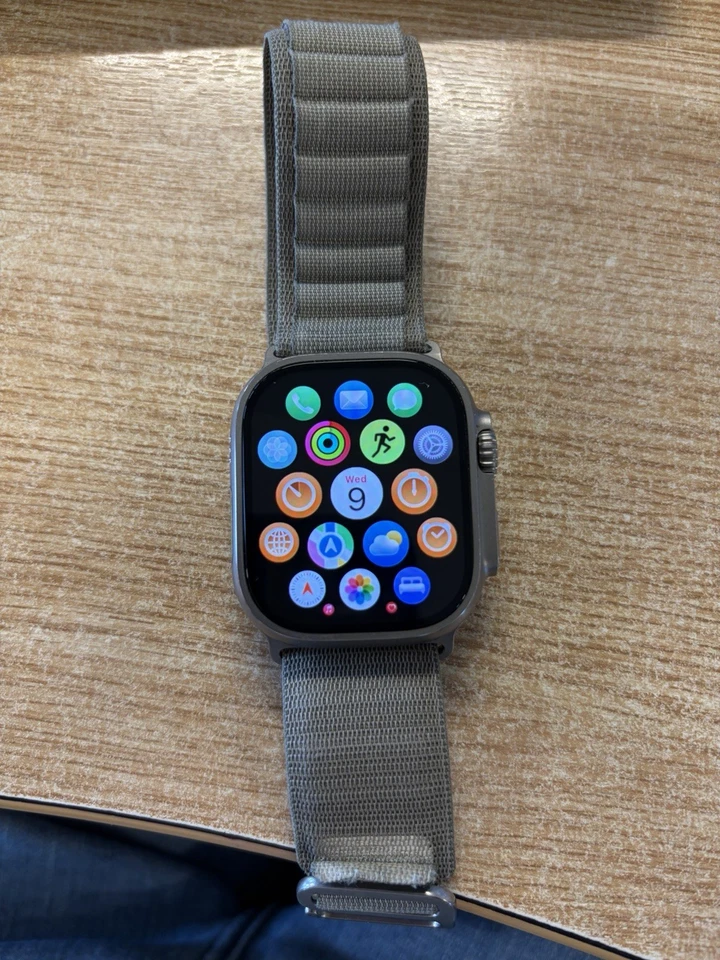 Apple Watch Ultra 3, photo 2 of 5