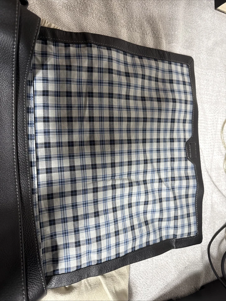 Levenger Leather Messenger Bag with Adjustable Strap Black Leather Crossbody - Image 2 of 4