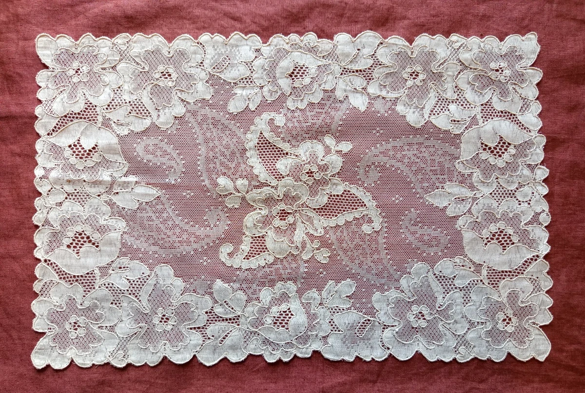 LINGES ANCIENS ( lot napperons brodés