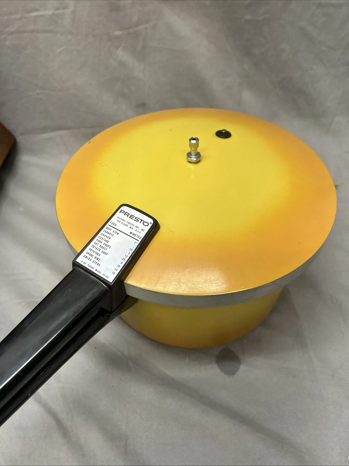 Vintage Presto 4 Qt Pressure Cooker A410A Harvest Gold USA
Opens in a new window or tab