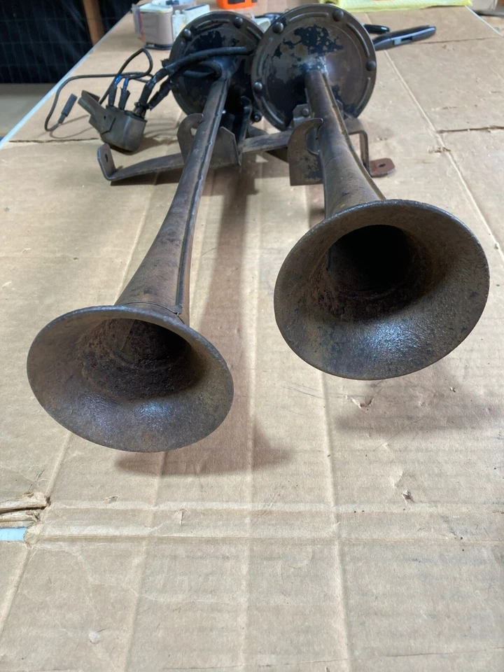 Ford Mercury 1940 sedán de pasajeros entrega trompeta bocinas con relé Foto 2 de 4