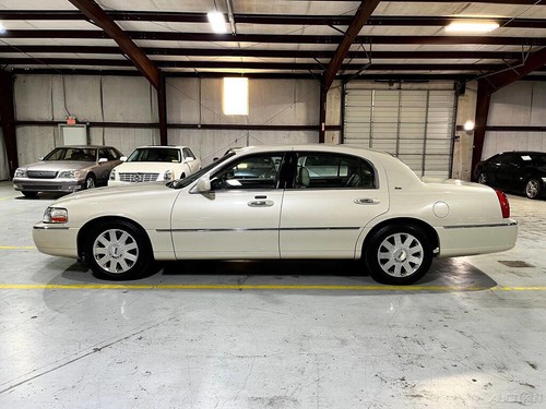 2003 Lincoln Town Car CARTIER - CLEAN CARFAX - 2 OWNER - SOUTHERN CAR - Picture 19 of 24