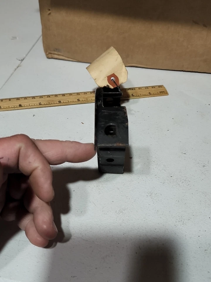 PLYMOUTH 1960 NOS 6 CIL 8 CIL SOPORTE, RADIADOR ESCUDO AÉREO MOPAR 1902862 OEM Foto 4 de 4