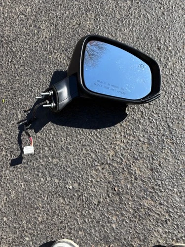 Original Toyota Sienna right side mirror damaged for parts
