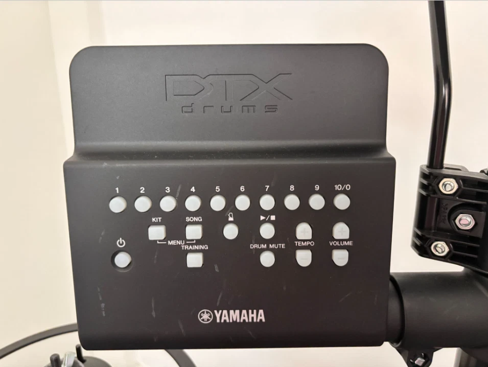 Juego de batería completo Yamaha DTX430K con altavoces Yamaha MS40DR Foto 3 de 4